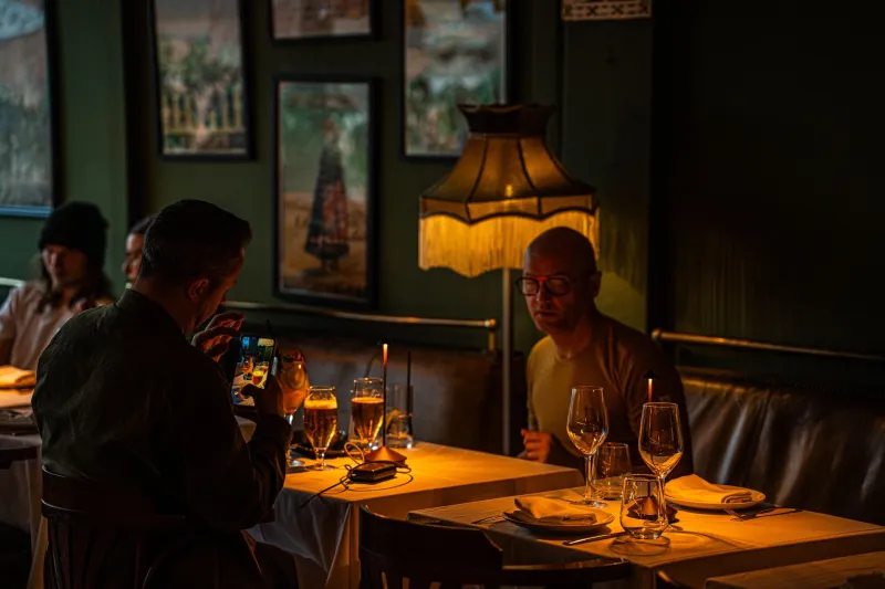 What You Hear Is What You Taste: The Quiet Science of Wine Bar Ambiance